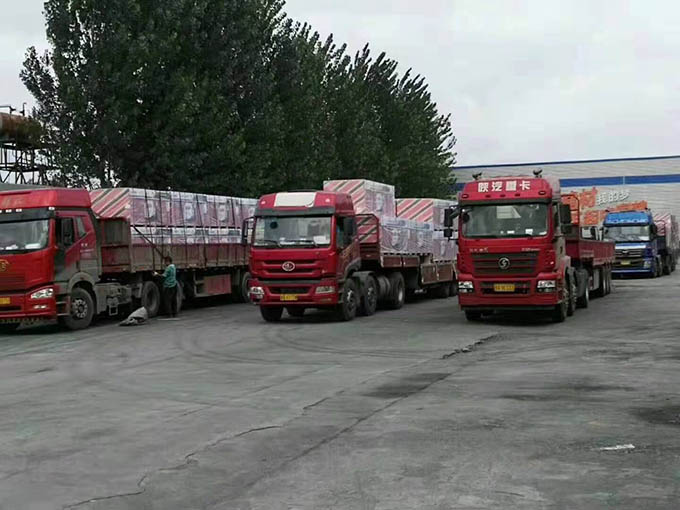 礦棉板廠家直銷發貨裝車